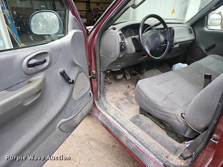 image for item EJ6235 2003 Ford F150 XL pickup truck