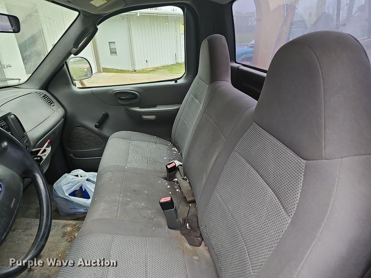 image for item EJ6235 2003 Ford F150 XL pickup truck