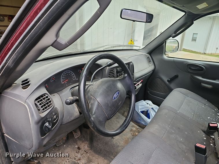 image for item EJ6235 2003 Ford F150 XL pickup truck