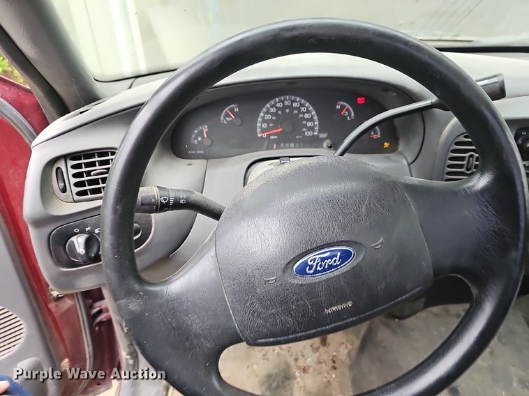 image for item EJ6235 2003 Ford F150 XL pickup truck