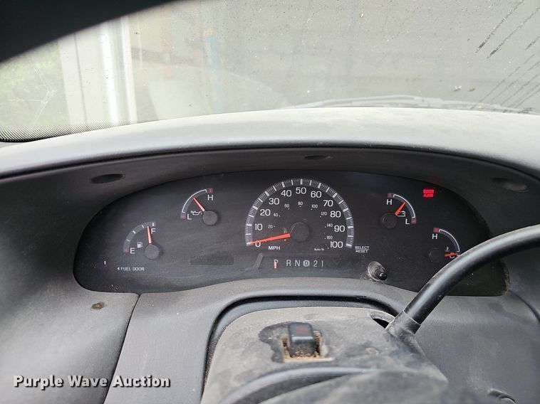 image for item EJ6235 2003 Ford F150 XL pickup truck