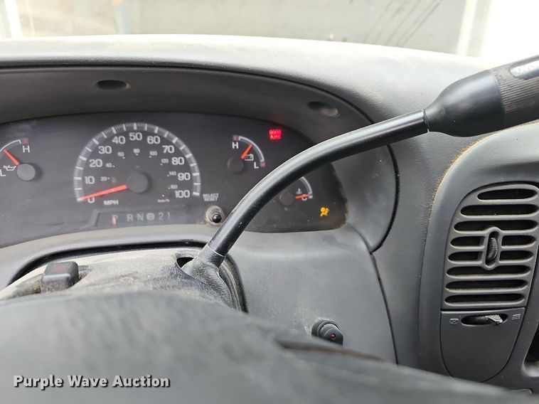 image for item EJ6235 2003 Ford F150 XL pickup truck
