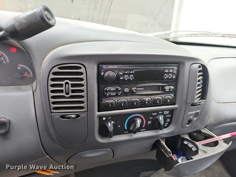 image for item EJ6235 2003 Ford F150 XL pickup truck