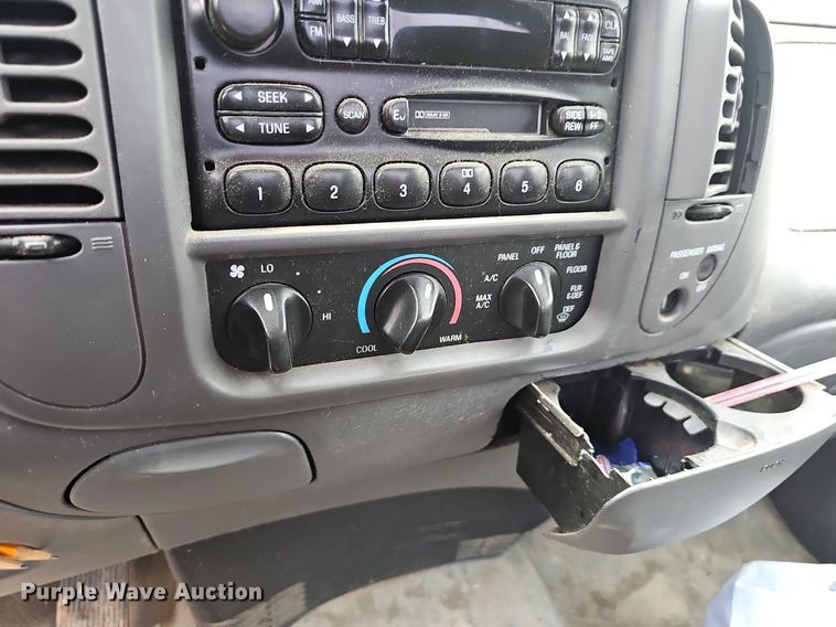 image for item EJ6235 2003 Ford F150 XL pickup truck