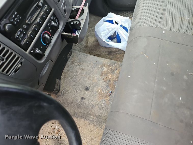 image for item EJ6235 2003 Ford F150 XL pickup truck