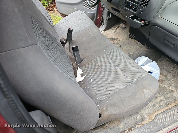image for item EJ6235 2003 Ford F150 XL pickup truck