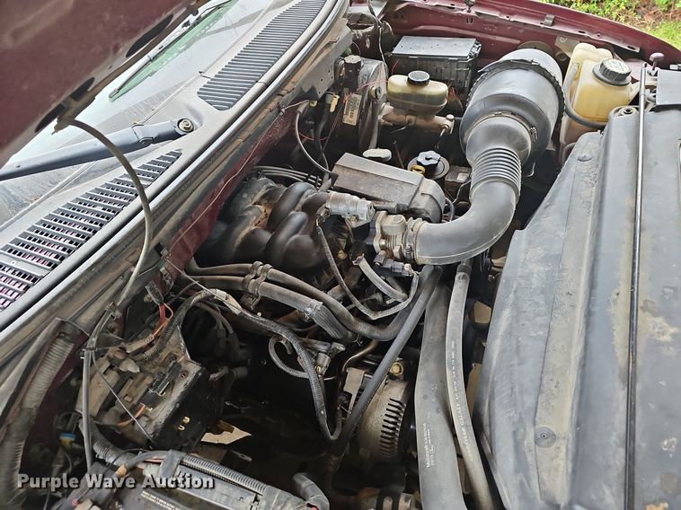 image for item EJ6235 2003 Ford F150 XL pickup truck