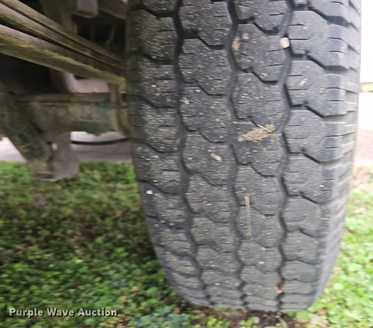 image for item EJ6235 2003 Ford F150 XL pickup truck