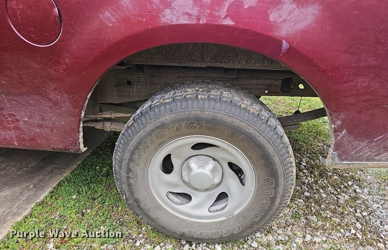 image for item EJ6235 2003 Ford F150 XL pickup truck