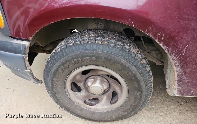 image for item EJ6235 2003 Ford F150 XL pickup truck