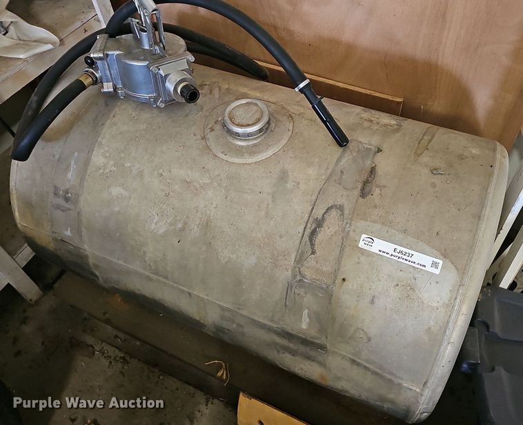 image for item EJ6237 Frieghtliner  fuel tank 