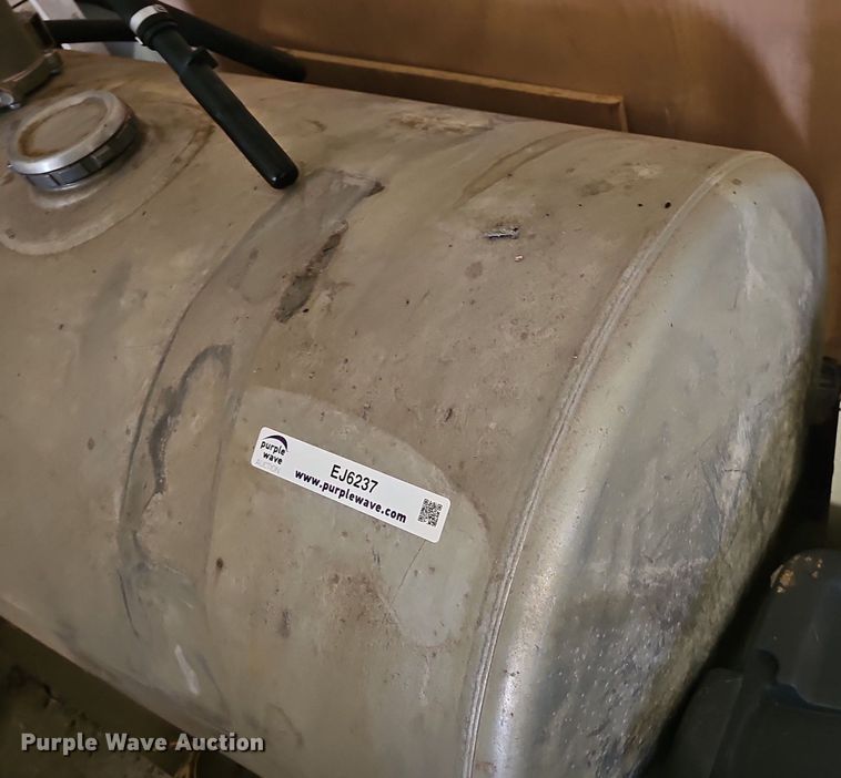 image for item EJ6237 Frieghtliner  fuel tank 