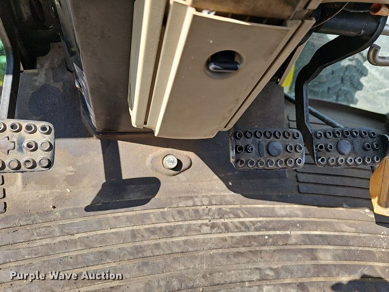 image for item EJ6241 2000 John Deere 6410 MFWD tractor