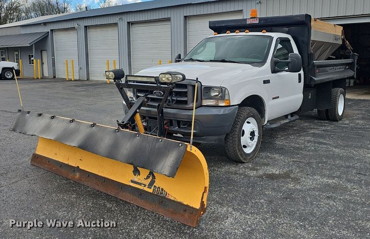 image for item EJ6242 2004 Ford  F550 Super Duty XL dump truck