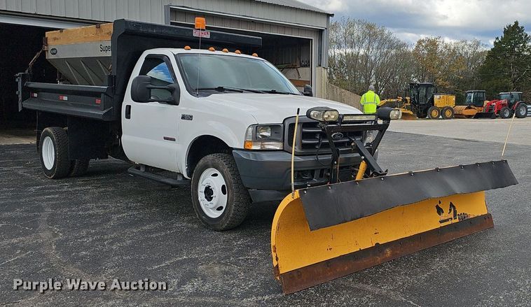 image for item EJ6242 2004 Ford  F550 Super Duty XL dump truck