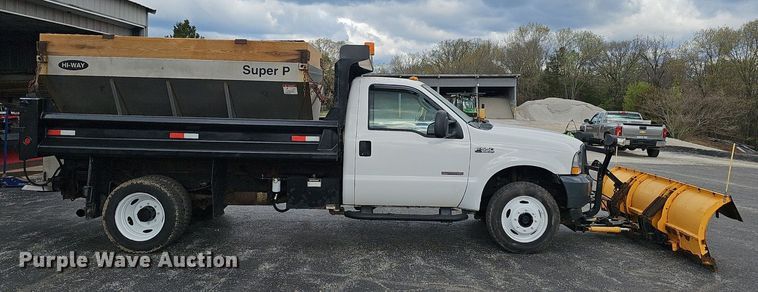 image for item EJ6242 2004 Ford  F550 Super Duty XL dump truck