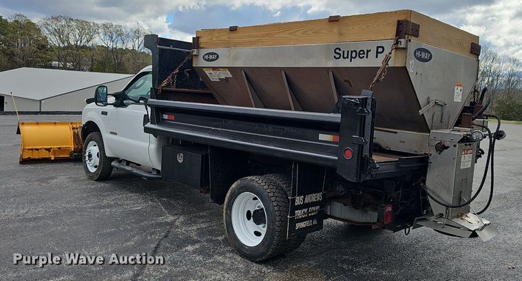 image for item EJ6242 2004 Ford  F550 Super Duty XL dump truck