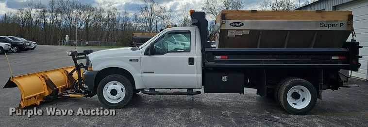 image for item EJ6242 2004 Ford  F550 Super Duty XL dump truck