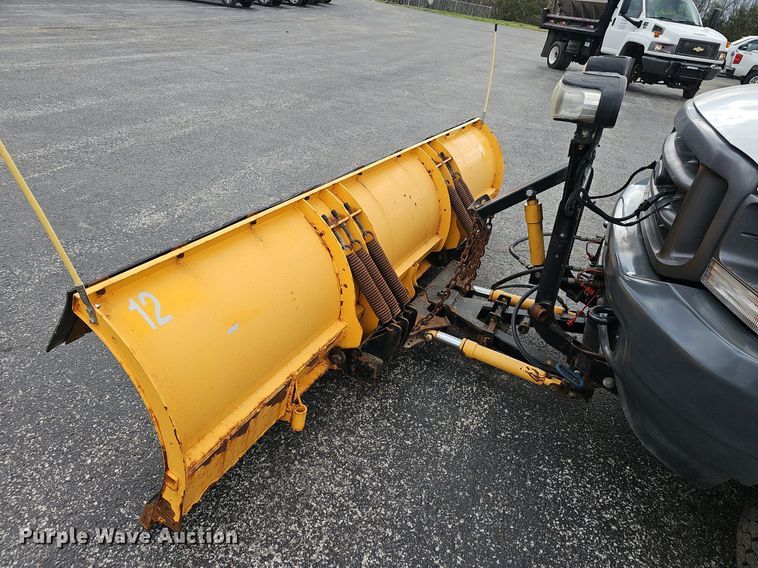 image for item EJ6242 2004 Ford  F550 Super Duty XL dump truck