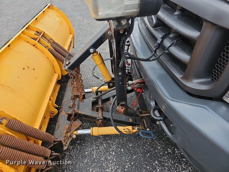 image for item EJ6242 2004 Ford  F550 Super Duty XL dump truck