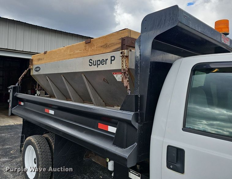 image for item EJ6242 2004 Ford  F550 Super Duty XL dump truck