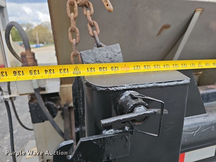 image for item EJ6242 2004 Ford  F550 Super Duty XL dump truck