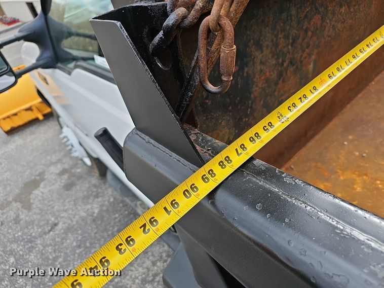 image for item EJ6242 2004 Ford  F550 Super Duty XL dump truck