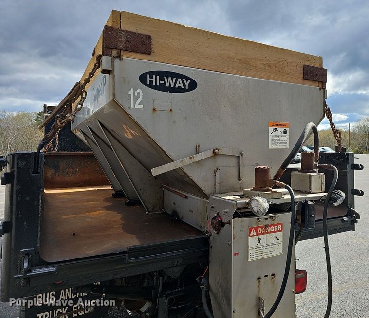 image for item EJ6242 2004 Ford  F550 Super Duty XL dump truck