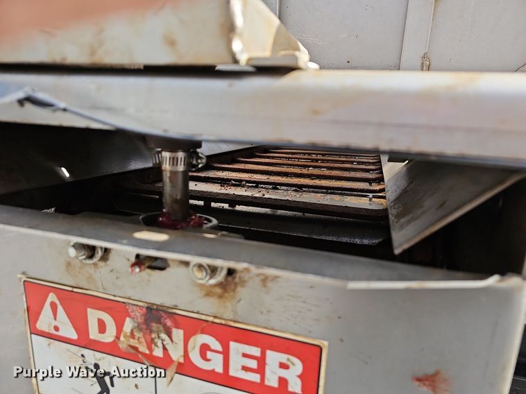 image for item EJ6242 2004 Ford  F550 Super Duty XL dump truck