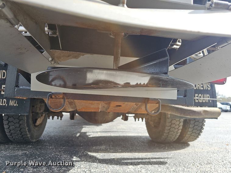 image for item EJ6242 2004 Ford  F550 Super Duty XL dump truck