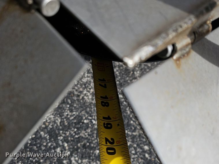 image for item EJ6242 2004 Ford  F550 Super Duty XL dump truck