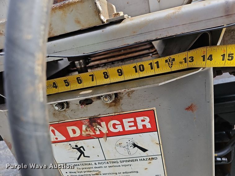 image for item EJ6242 2004 Ford  F550 Super Duty XL dump truck