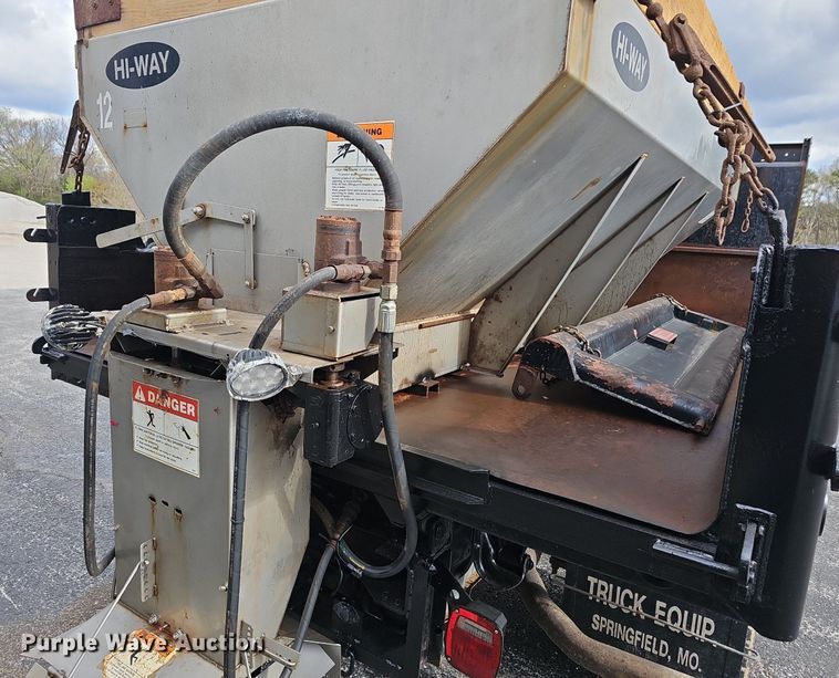 image for item EJ6242 2004 Ford  F550 Super Duty XL dump truck