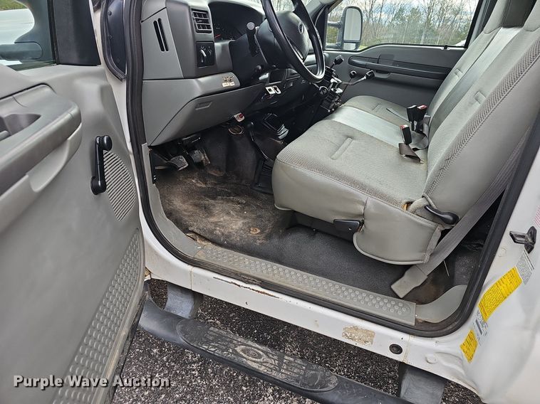 image for item EJ6242 2004 Ford  F550 Super Duty XL dump truck