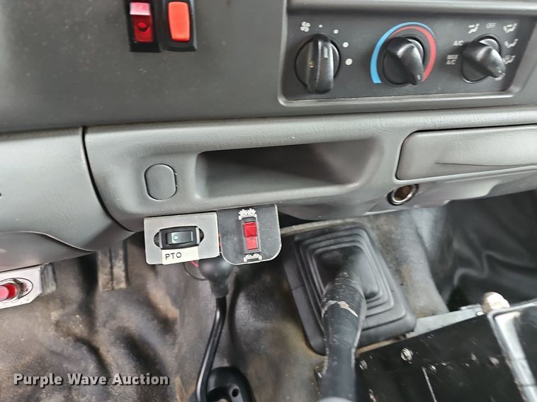 image for item EJ6242 2004 Ford  F550 Super Duty XL dump truck