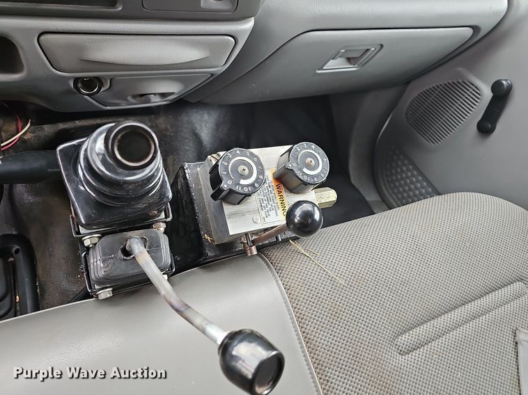 image for item EJ6242 2004 Ford  F550 Super Duty XL dump truck