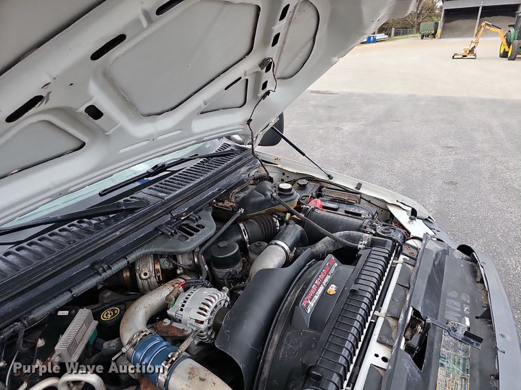 image for item EJ6242 2004 Ford  F550 Super Duty XL dump truck