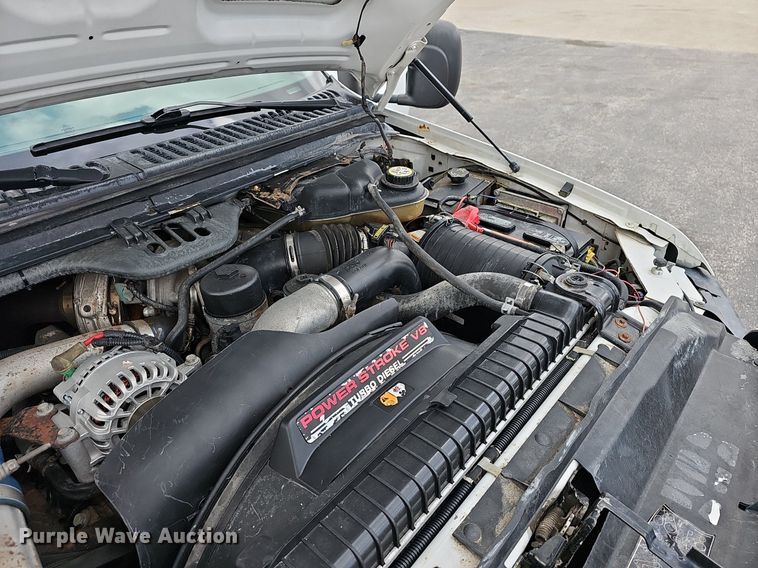 image for item EJ6242 2004 Ford  F550 Super Duty XL dump truck