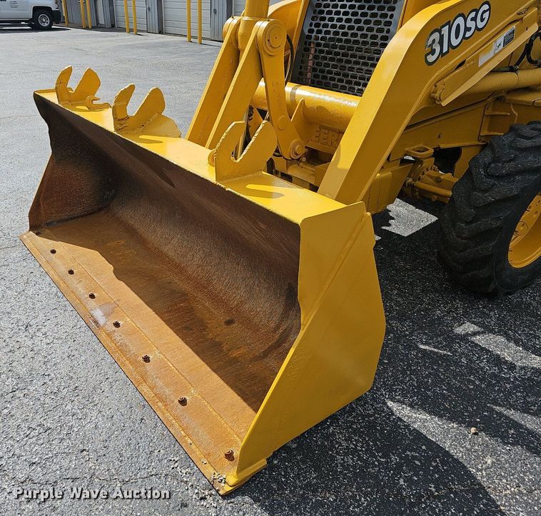 image for item EJ6243 2004 John Deere 310SG backhoe