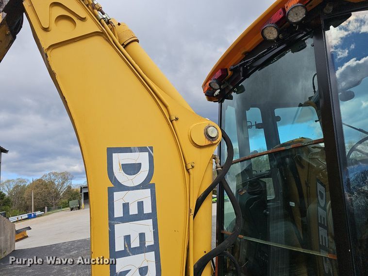 image for item EJ6243 2004 John Deere 310SG backhoe