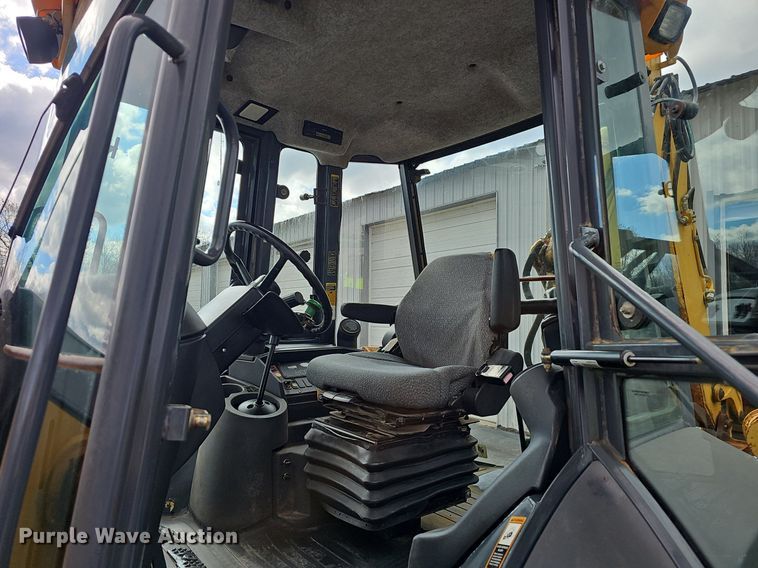 image for item EJ6243 2004 John Deere 310SG backhoe