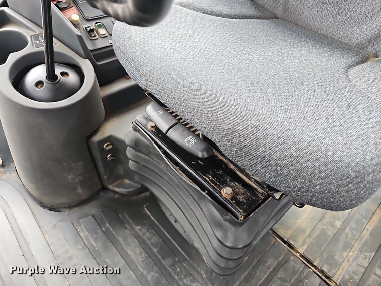 image for item EJ6243 2004 John Deere 310SG backhoe