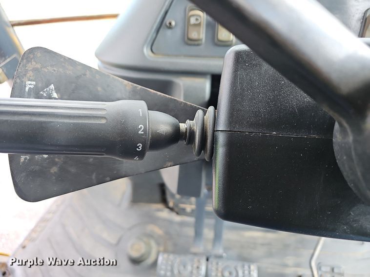 image for item EJ6243 2004 John Deere 310SG backhoe