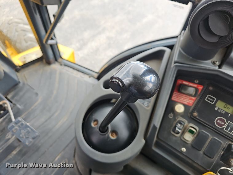 image for item EJ6243 2004 John Deere 310SG backhoe