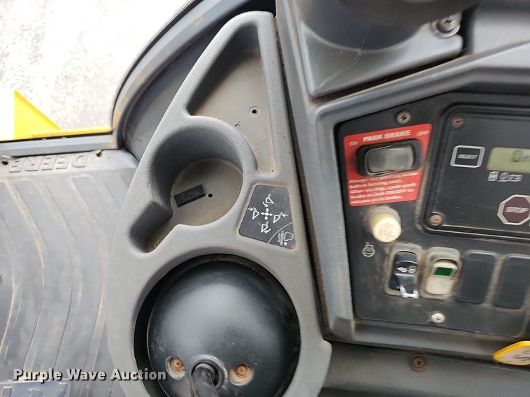 image for item EJ6243 2004 John Deere 310SG backhoe