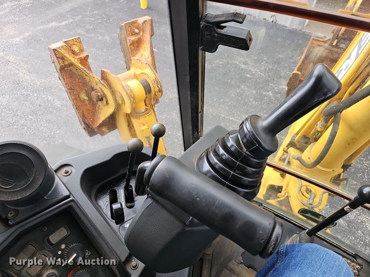 image for item EJ6243 2004 John Deere 310SG backhoe