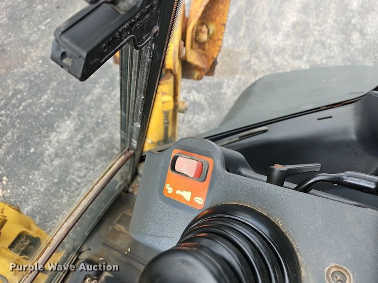 image for item EJ6243 2004 John Deere 310SG backhoe