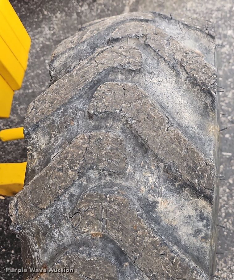 image for item EJ6243 2004 John Deere 310SG backhoe