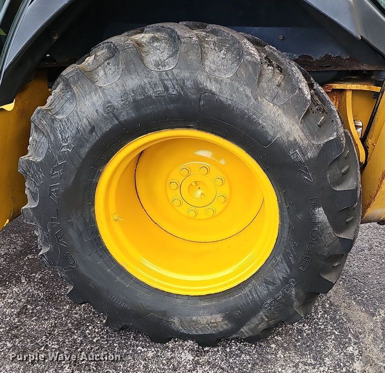 image for item EJ6243 2004 John Deere 310SG backhoe