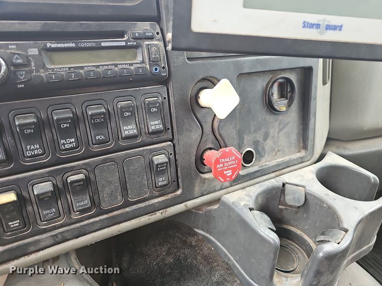 image for item EJ6250 2013 International 7600  dump truck